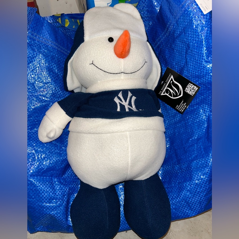 MLB New York Yankees Plush Snowman Stuffed Decoration With Trapper Hat NWT